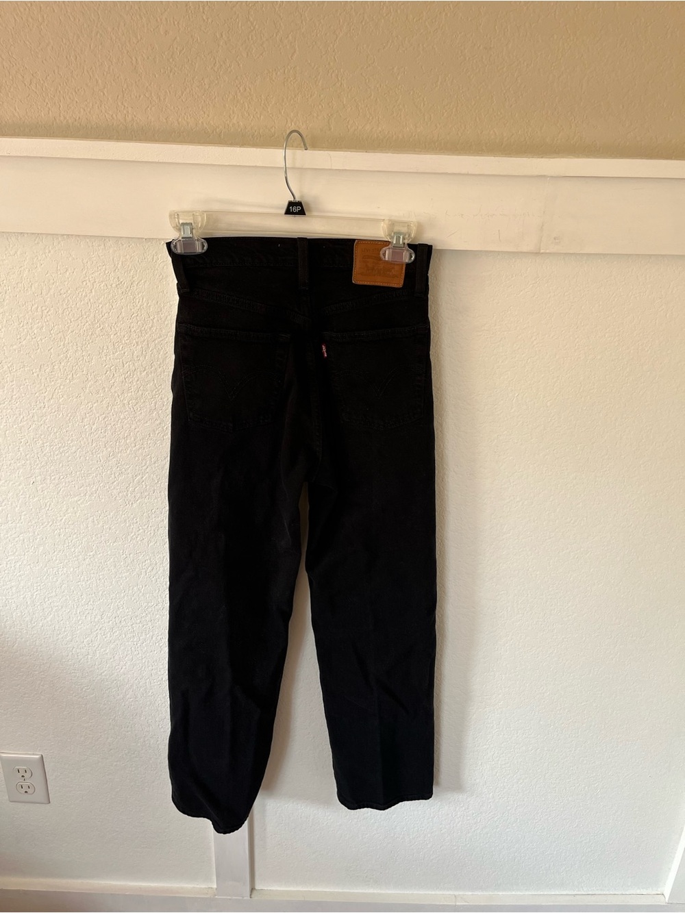 Levi's Women's 24 Ribcage Straight Ankle Black Jeans - Picture 5 of 9